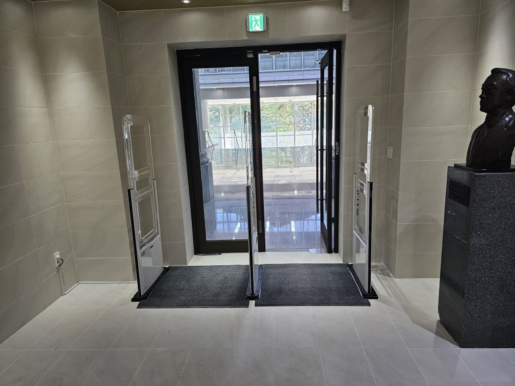 Seoul National University (Law Building)_RF loss prevention device installation-4.JPG