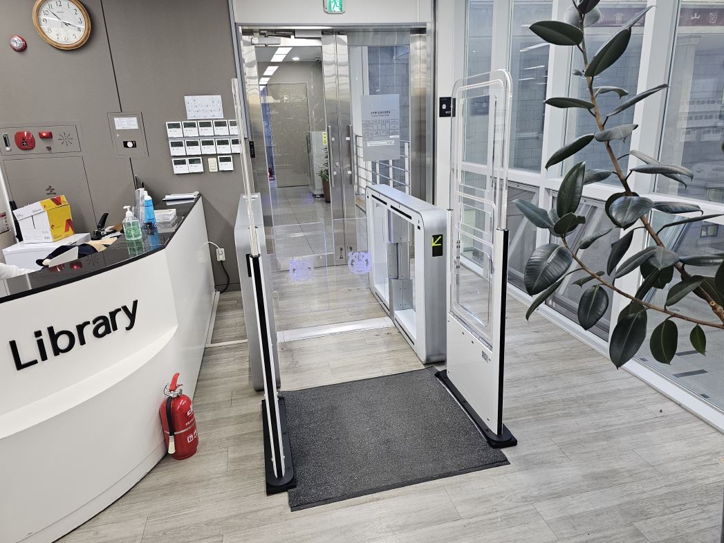 Seoul National University (Law Building)_RF loss prevention device installation-2.JPG